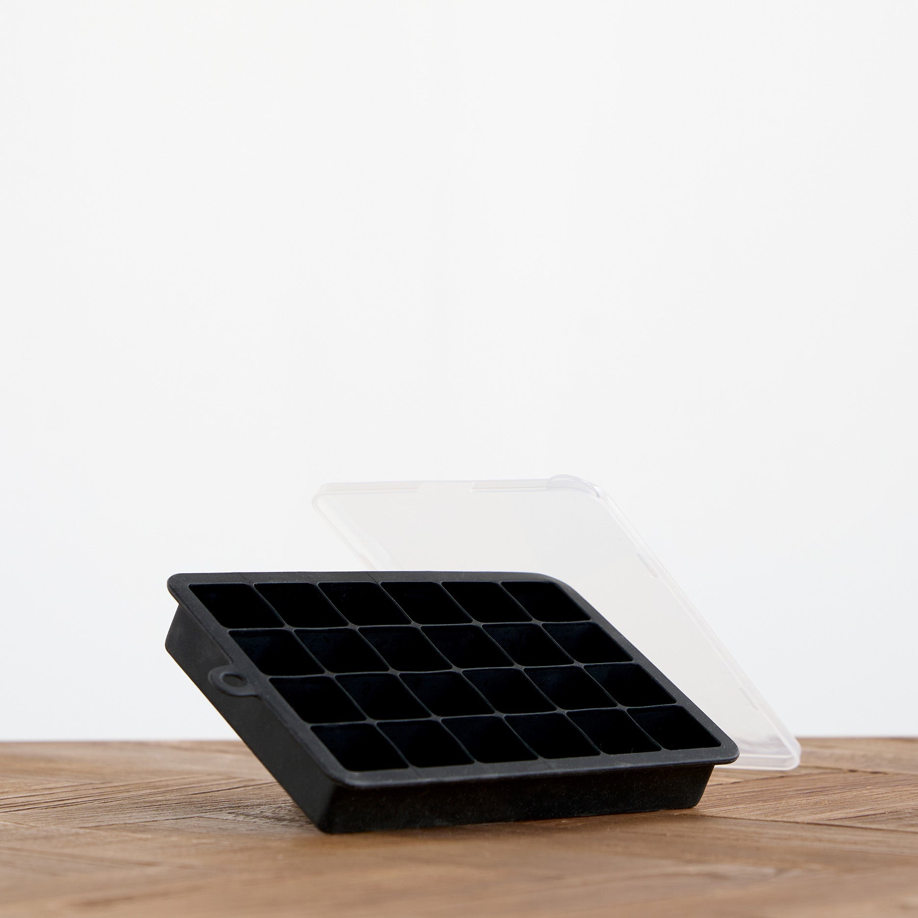 Master II isterningebakke m. låg 24 stk